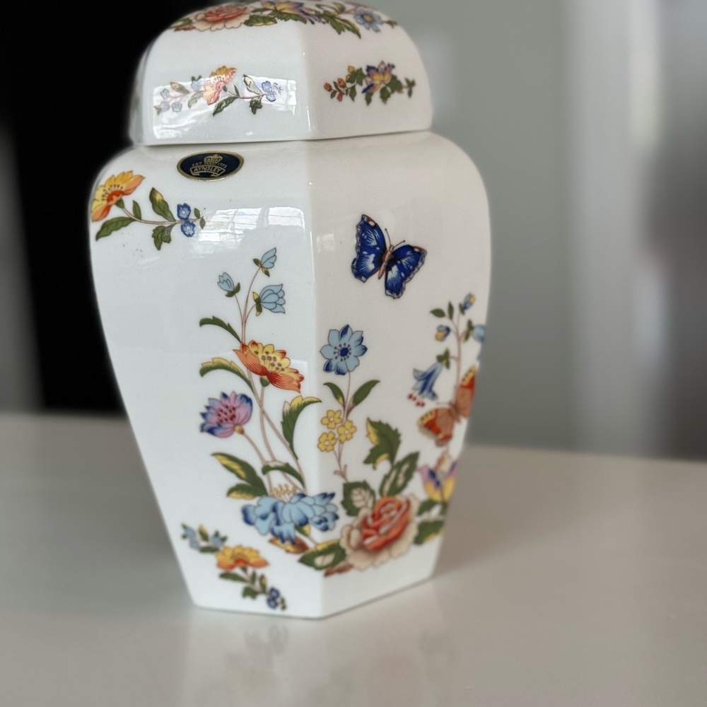 Vintage Pretty Aynsley Cottage Garden Hexagonal Ginger Jar & Lid
